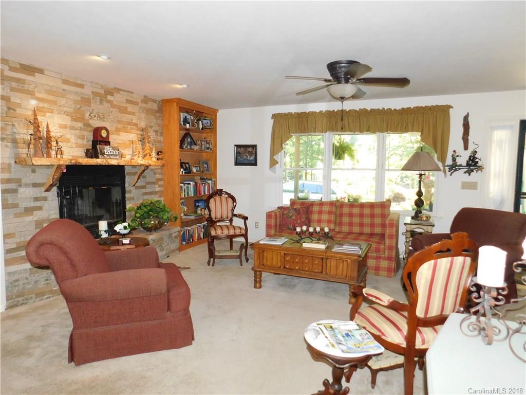 40 Oak Ridge Circle Columbus, NC 28722 - Photo 4 of 31 Gallery Image 4