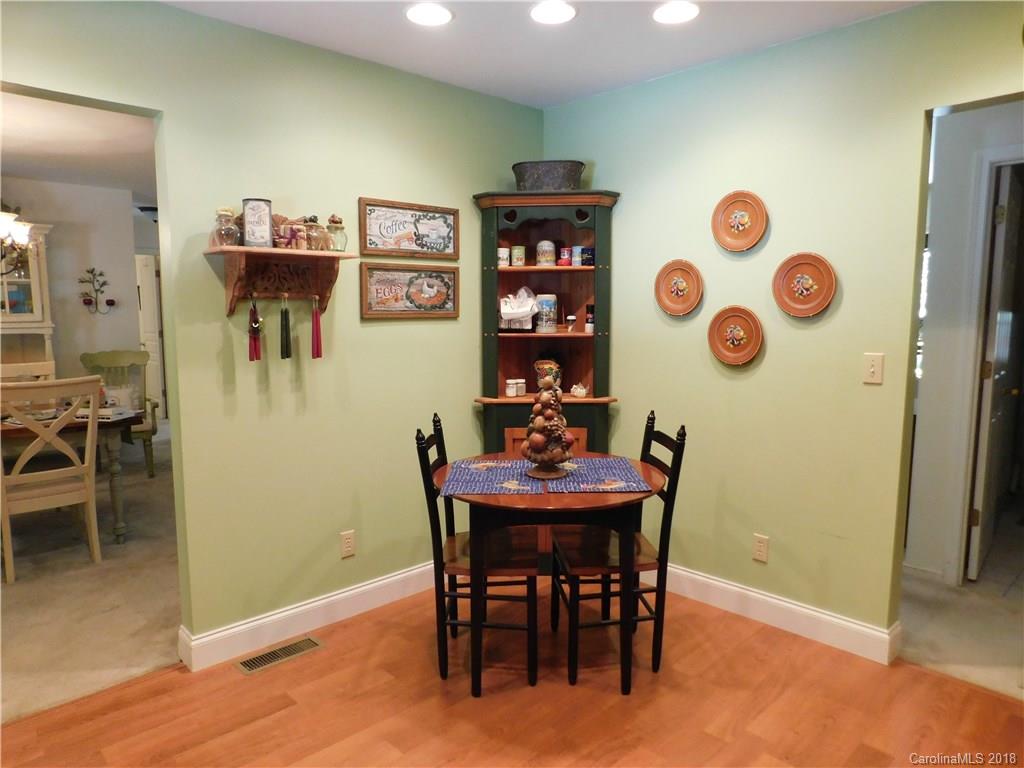 40 Oak Ridge Circle Columbus, NC 28722 - Photo 8 of 31 Gallery Image 8