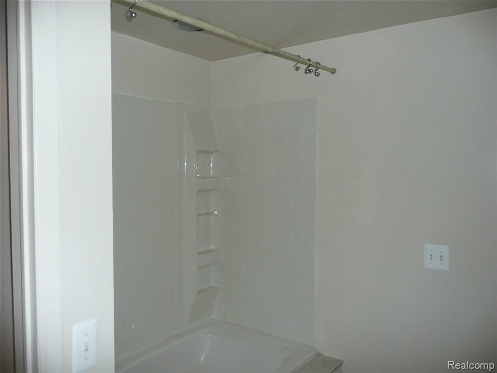 21582 Hidden Rivers Drive South, Unit 9 Southfield, MI 48033 - Photo 9 of 11