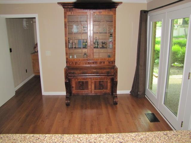 404 Arlington Road Lebanon, TN 37087 - Photo 9 of 19 BREAKFAST RM * ENJOY NATURAL LIGHT & VIEW FROM THE CENTURION GLASS DOOR SYS