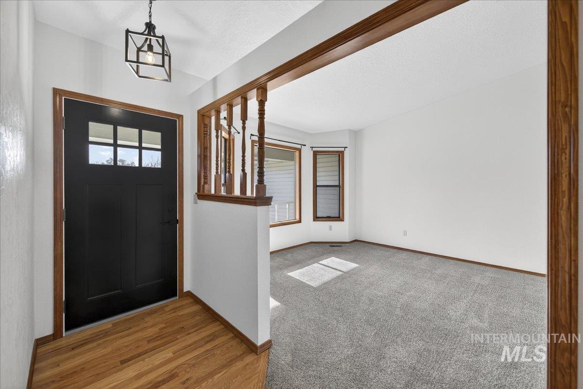 9698 West Linstock Lane Boise, ID 83704 - Photo 5 of 31