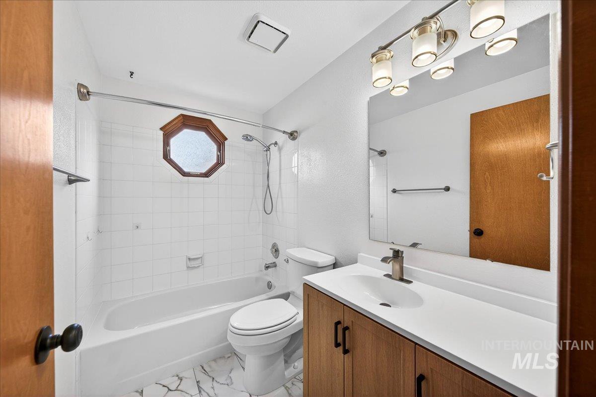 9698 West Linstock Lane Boise, ID 83704 - Photo 9 of 31