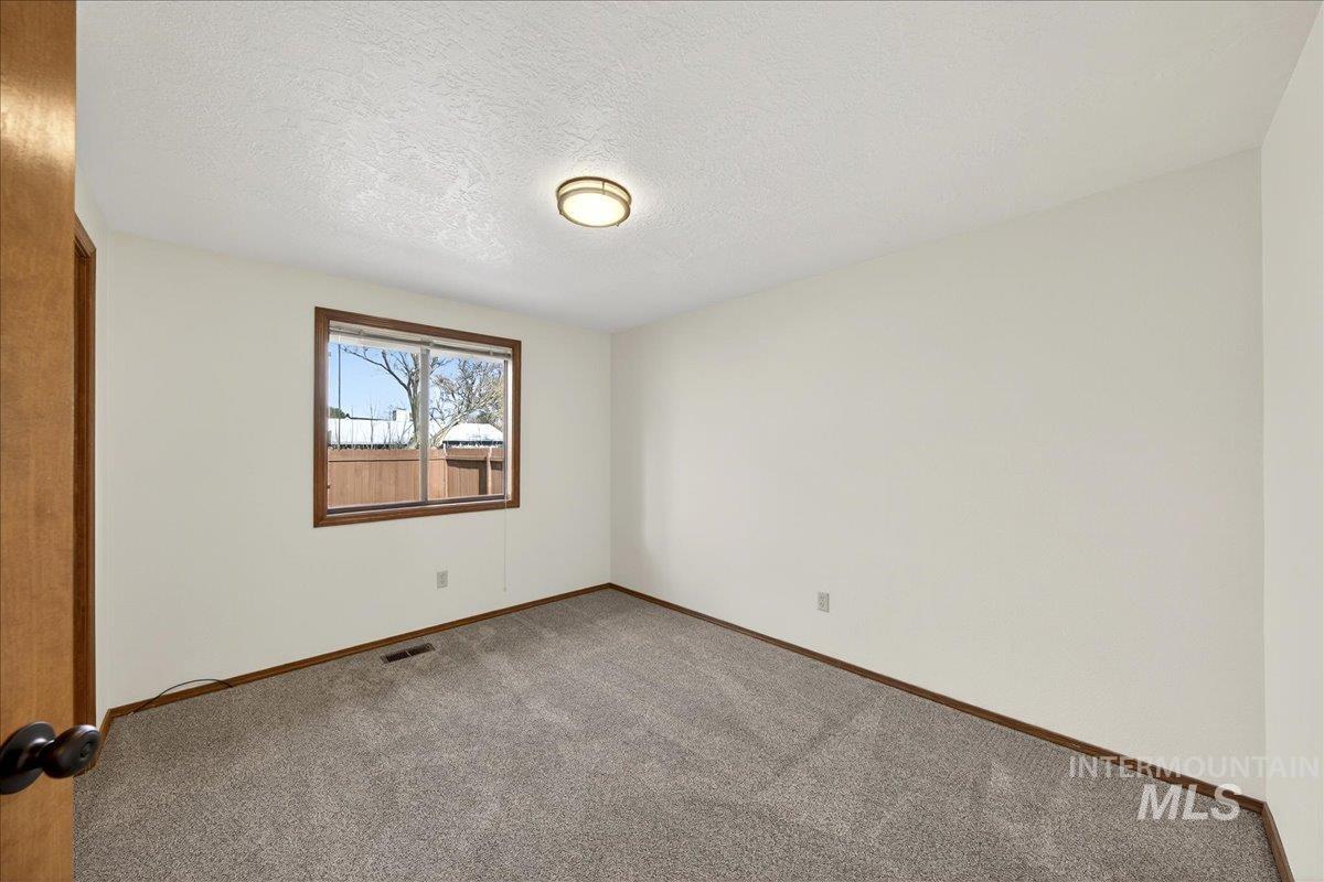 9698 West Linstock Lane Boise, ID 83704 - Photo 10 of 31