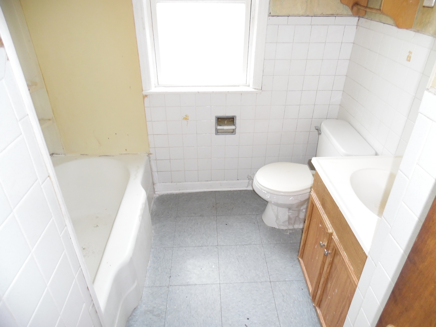 9601 South Charles Street Chicago, IL 60643 - Photo 10 of 12 a bathroom with a sink and a toilet