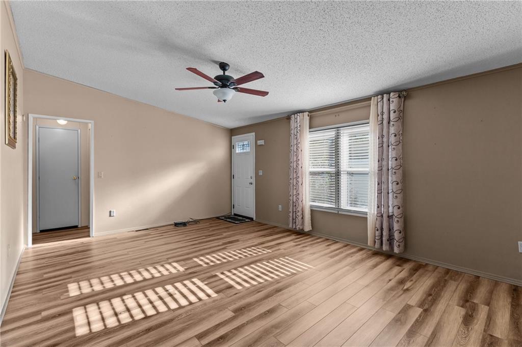 264 Ridge Lane Murrysville, PA 15668 - Photo 11 of 35 Large living room, with plenty of space