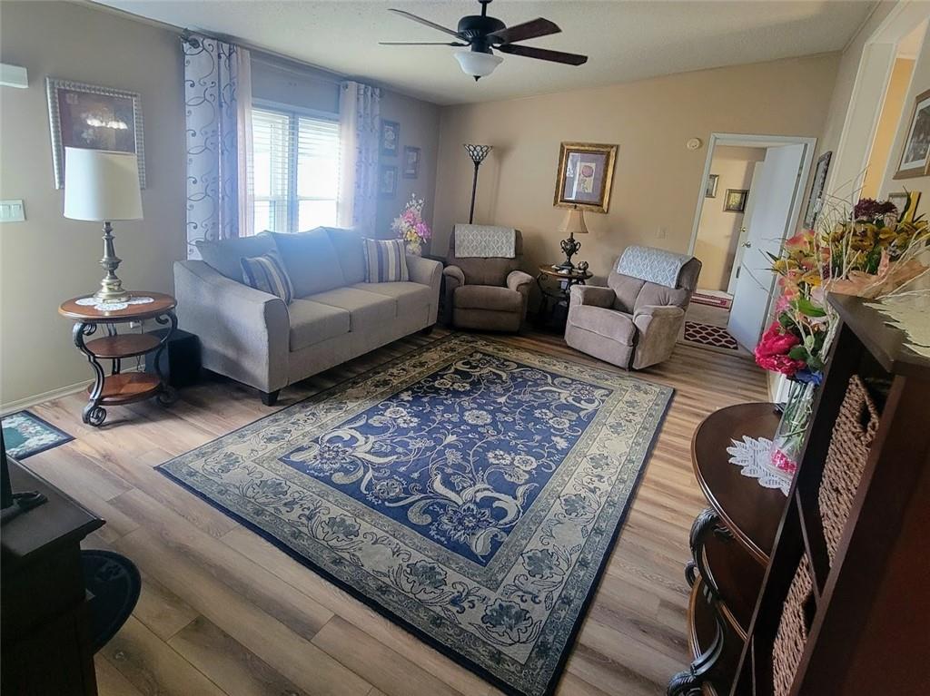 264 Ridge Lane Murrysville, PA 15668 - Photo 10 of 35 Plenty of room for your favorite furniture