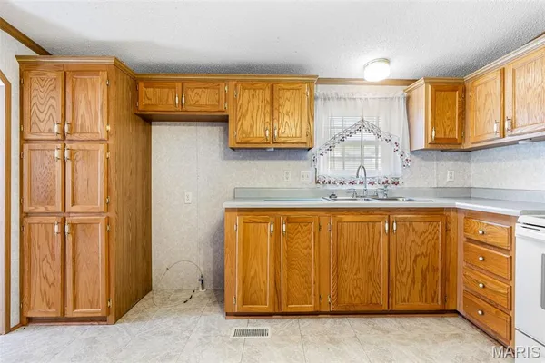 $189,900 | 5600 Meadow Lane, Farmington, MO 63640