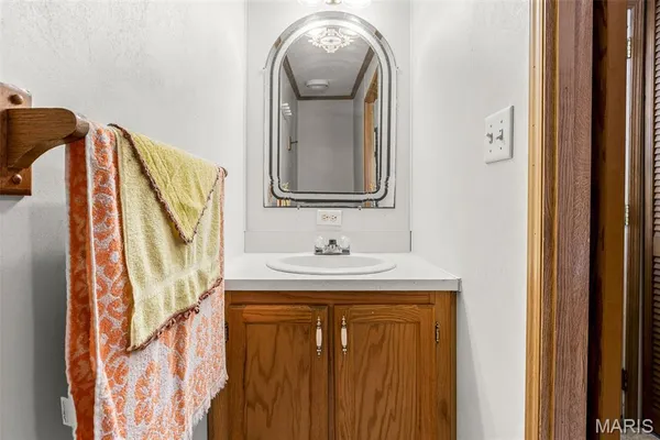 $189,900 | 5600 Meadow Lane, Farmington, MO 63640