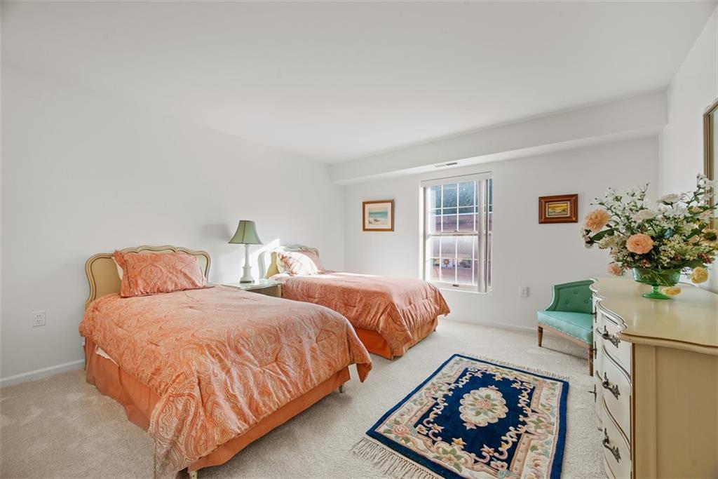 302 Fox Chapel Road, Unit 613 Pittsburgh, PA 15238 - Photo 25 of 37 a bed room with two beds and a potted plant