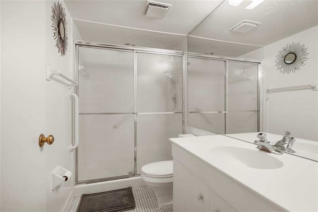 302 Fox Chapel Road, Unit 613 Pittsburgh, PA 15238 - Photo 29 of 37 a bathroom with a sink toilet and shower