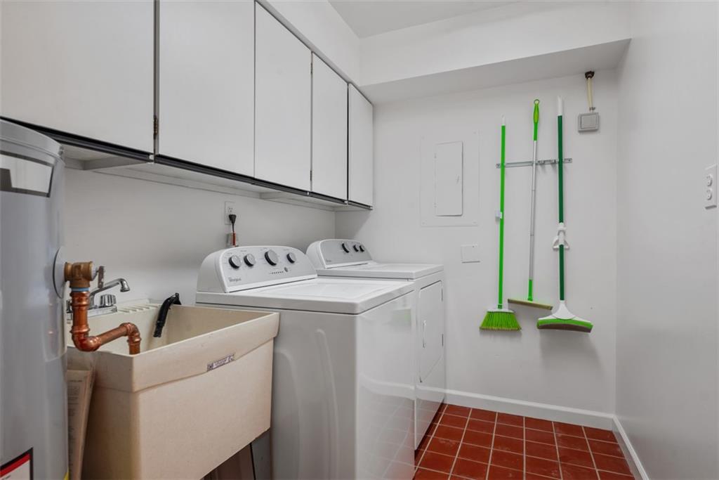 302 Fox Chapel Road, Unit 613 Pittsburgh, PA 15238 - Photo 31 of 37 a utility room with dryer and washer