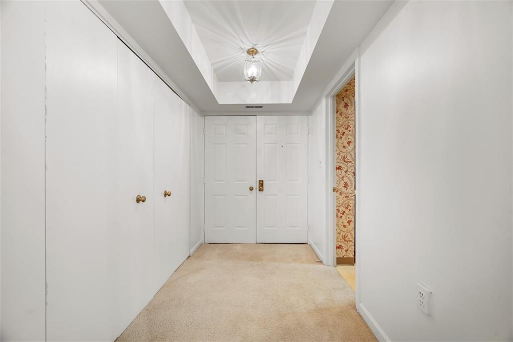 302 Fox Chapel Road, Unit 613 Pittsburgh, PA 15238 - Photo 4 of 37 a view of a hallway