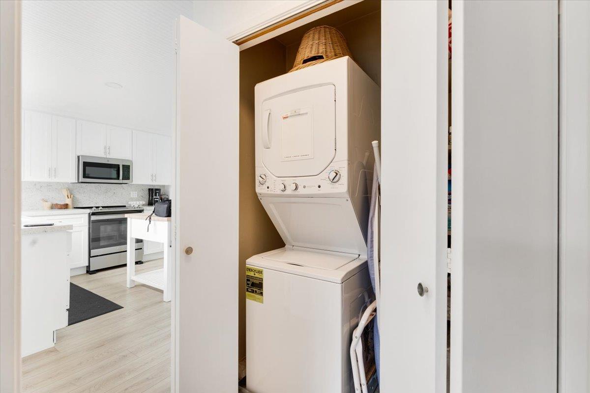 101 Shell Road, Unit 62 Watsonville, CA 95076 - Photo 24 of 38 a utility room with dryer and washer