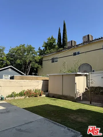 a view of a back yard of the house