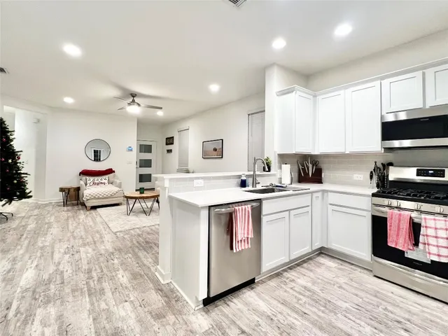 a view of a tennis court