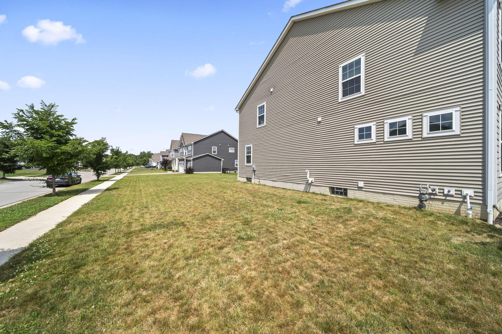 6158 Heather Ridge Drive Delaware, OH 43015 - Photo 42 of 51 side of home