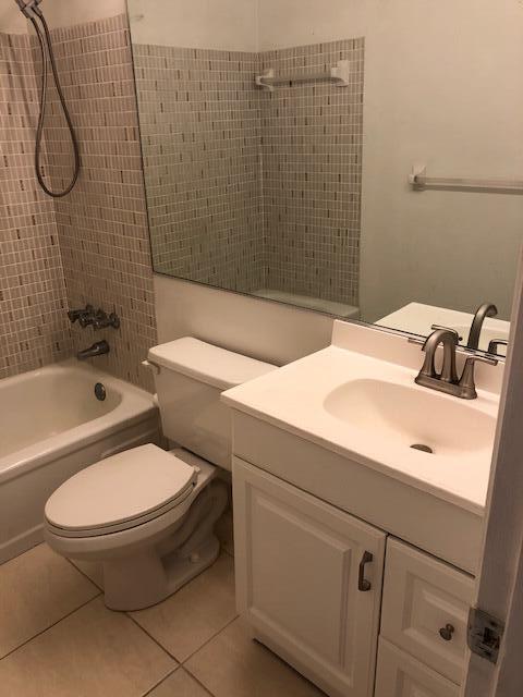 299 Southwest 7th Street, Unit 103 Boca Raton, FL 33432 - Photo 21 of 25 Hall Bath with Tub 1