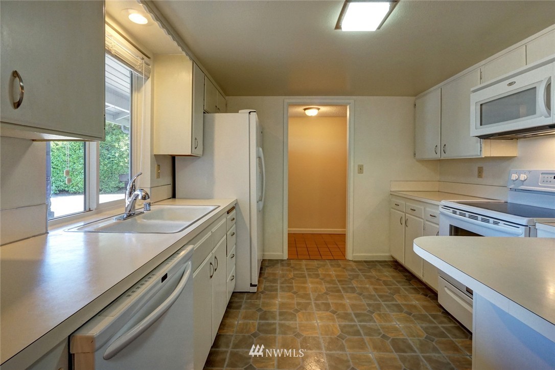 7710 Phillips Road Southwest Lakewood, WA 98498 - Photo 3 of 18