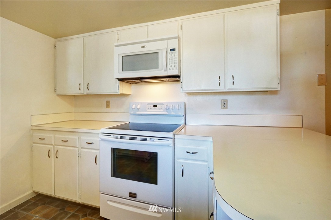 7710 Phillips Road Southwest Lakewood, WA 98498 - Photo 4 of 18
