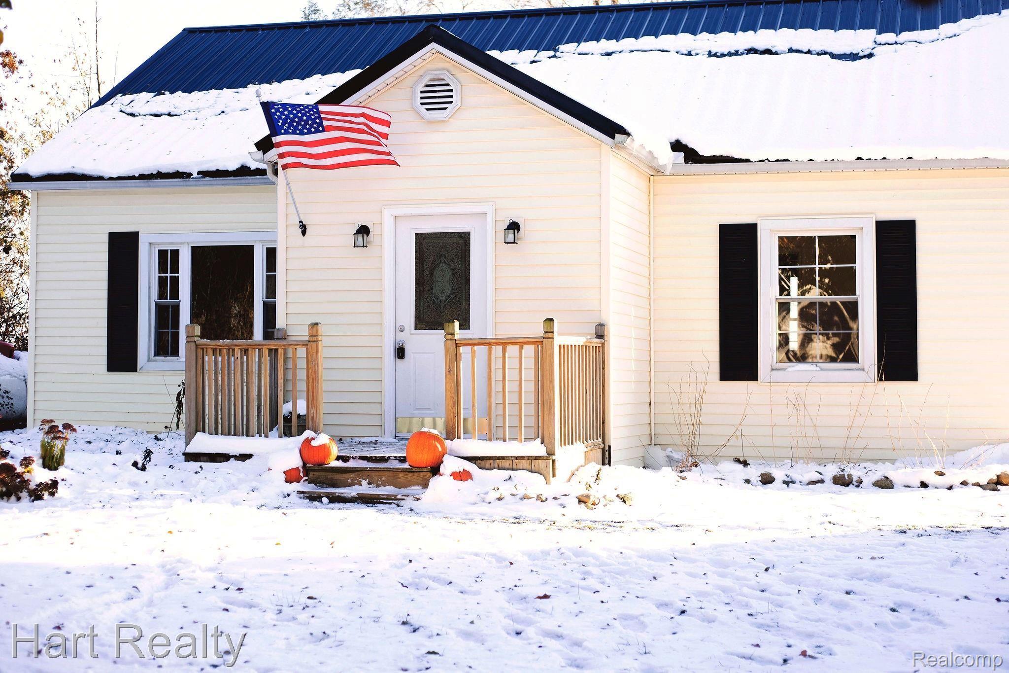 5221 West Marlette Road Marlette, MI 48453 - Photo 2 of 43 HINES_19(49).jpg