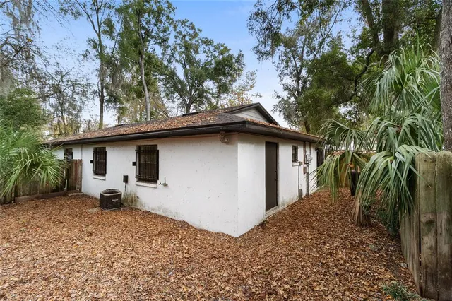 a house view with a outdoor space