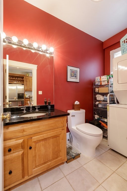 273-275 Concord Avenue, Unit 2 Cambridge, MA 02138 - Photo 11 of 24 a bathroom with a toilet a sink and a mirror