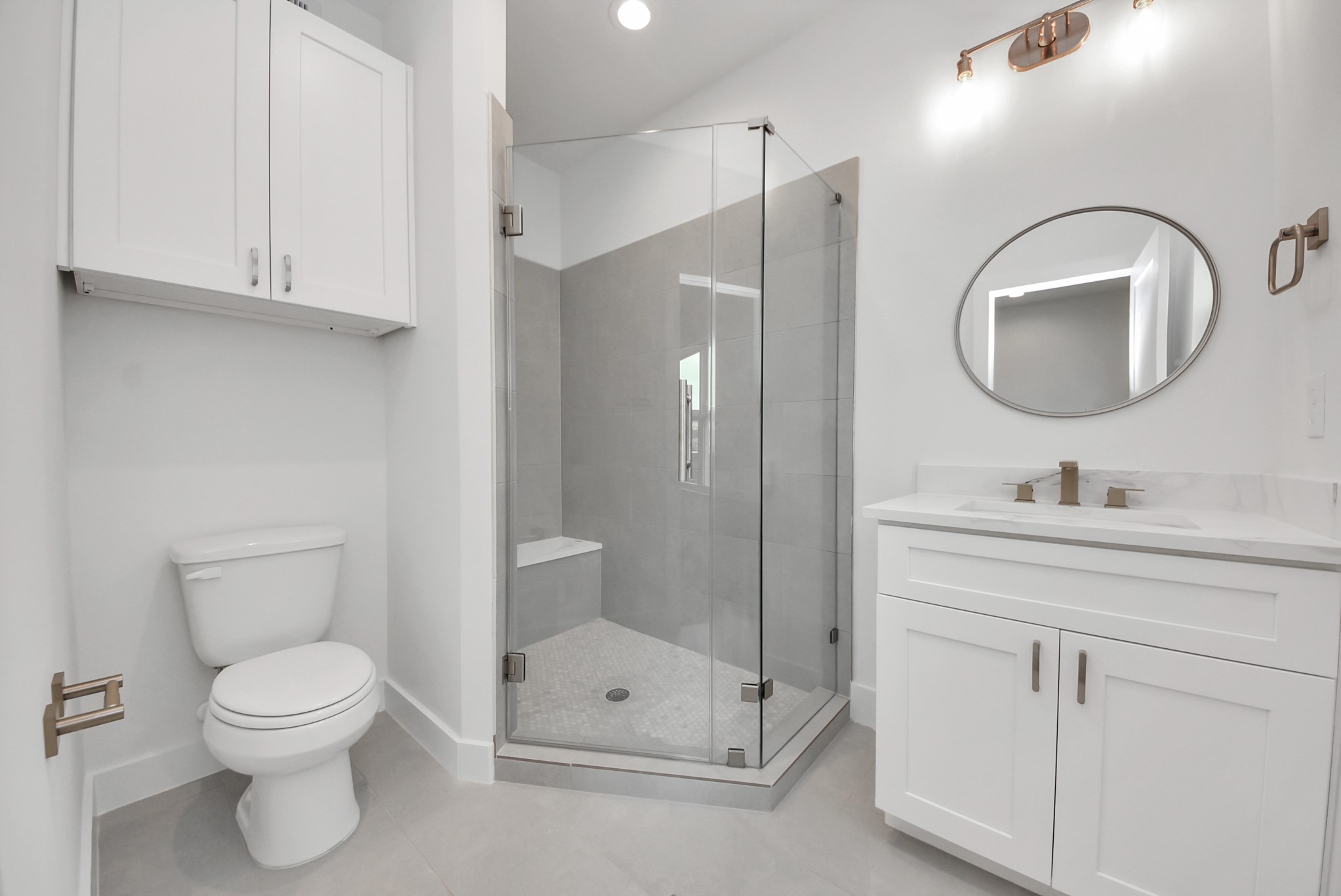611 East 39th Street, Unit D Houston, TX 77022 - Photo 20 of 33 a bathroom with a toilet sink double vanity and mirror