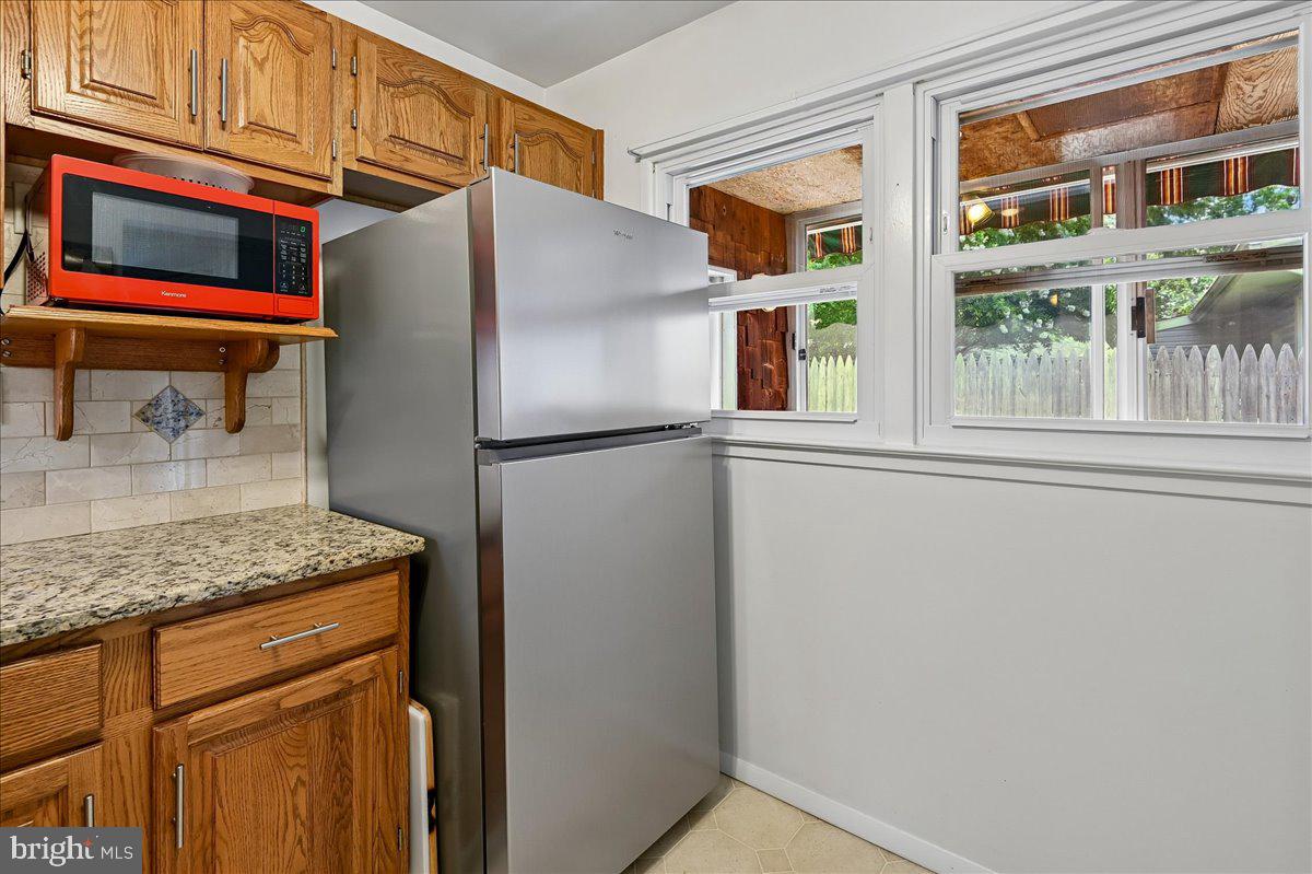 1731 Tacoma Road Edgewater, MD 21037 - Photo 27 of 59 Bright kitchen with modern appliances.