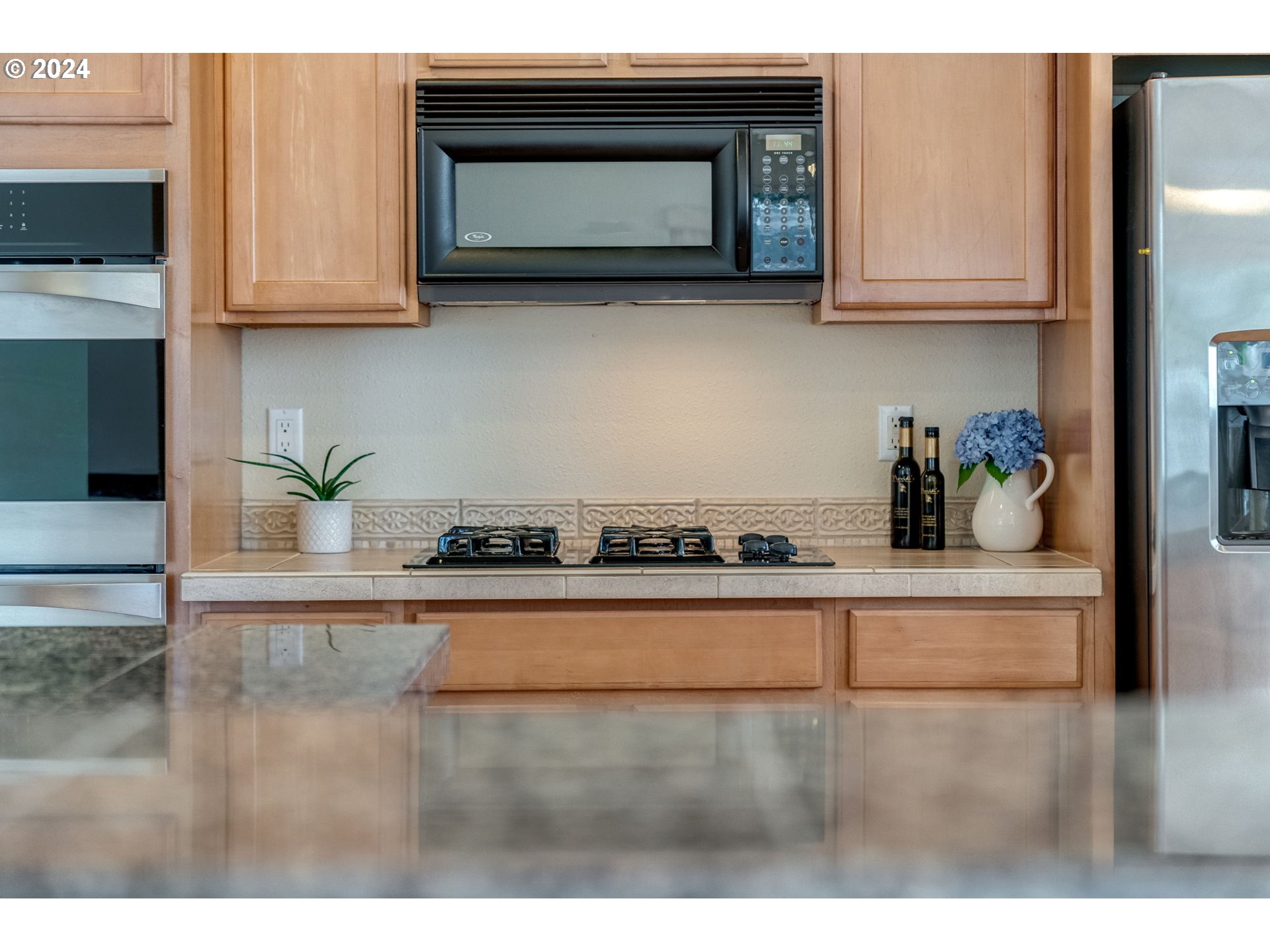 768 North 28th Avenue Cornelius, OR 97113 - Photo 19 of 40 a kitchen with stainless steel appliances granite countertop a sink a microwave and cabinets