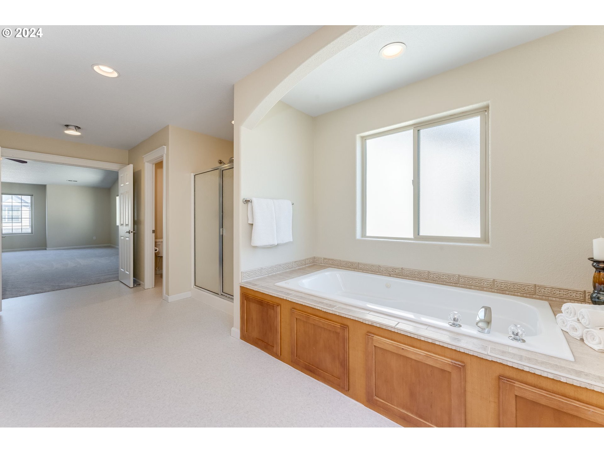 768 North 28th Avenue Cornelius, OR 97113 - Photo 24 of 40 a bathroom with a sink mirror and a bath tub