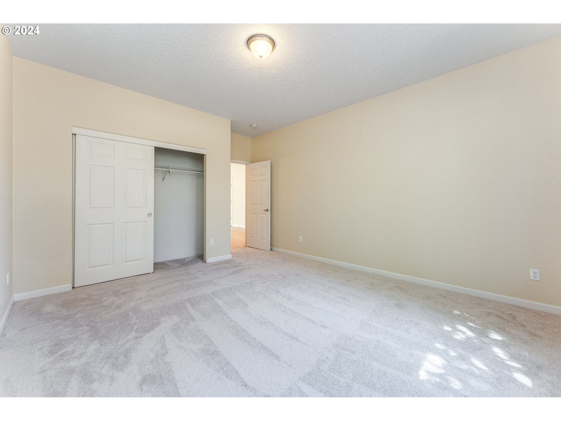 768 North 28th Avenue Cornelius, OR 97113 - Photo 9 of 40 a view of an empty room and window