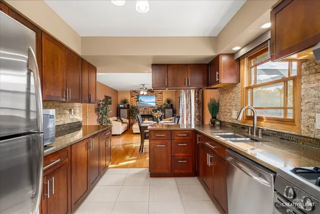 $369,900 | 500 North Lyle Avenue, Elgin, IL 60123