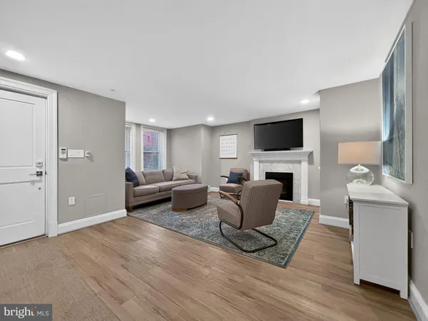 $2,000,000 | 611 Maryland Avenue Northeast, Washington, DC 20002