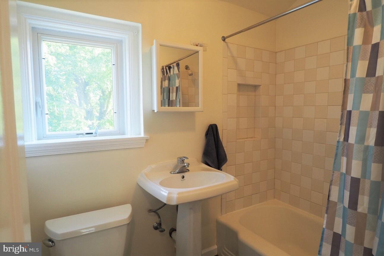 10701 Inwood Avenue Silver Spring, MD 20902 - Photo 19 of 25 Hall Bathroom