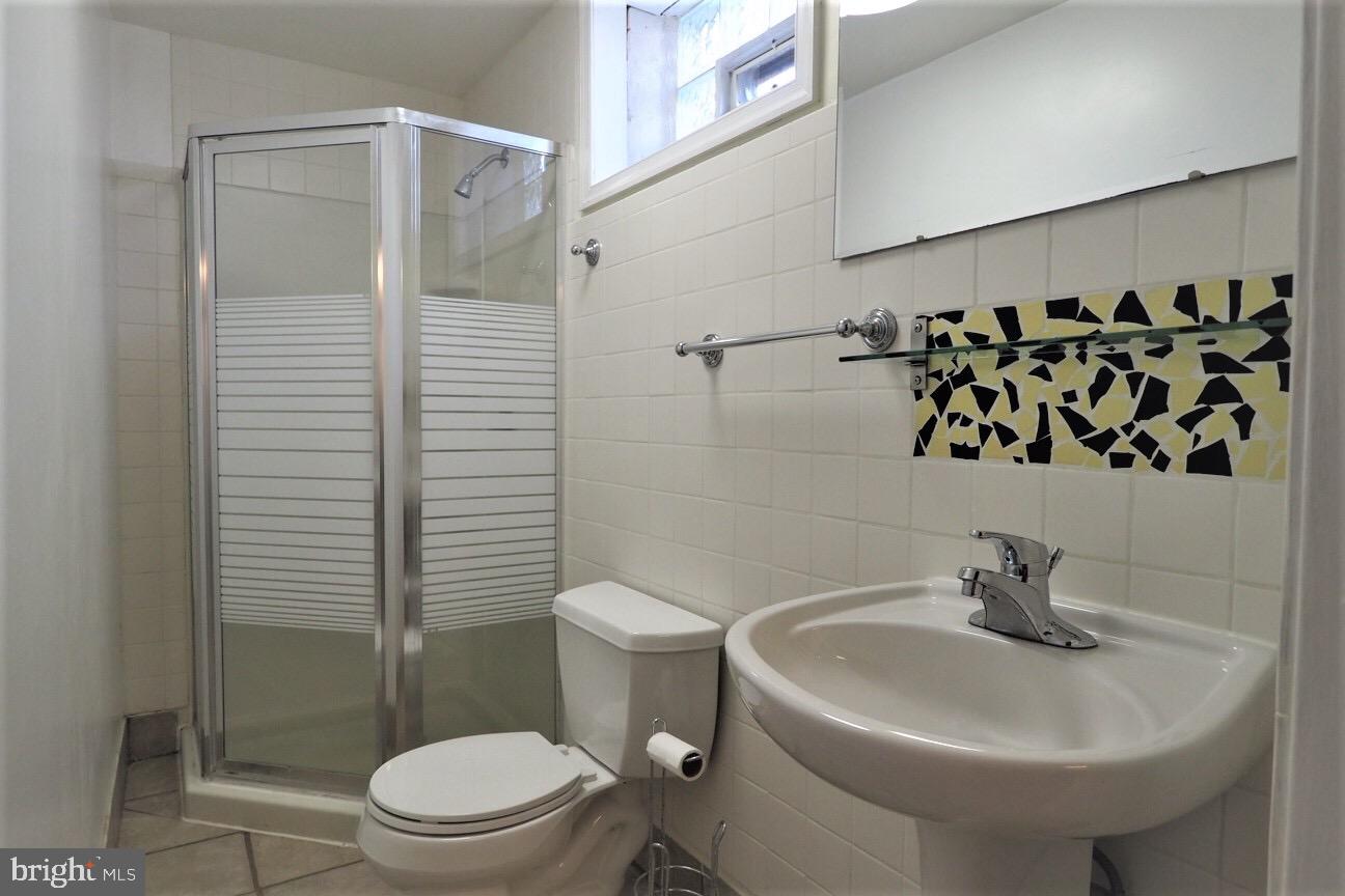10701 Inwood Avenue Silver Spring, MD 20902 - Photo 23 of 25 Bathroom #2