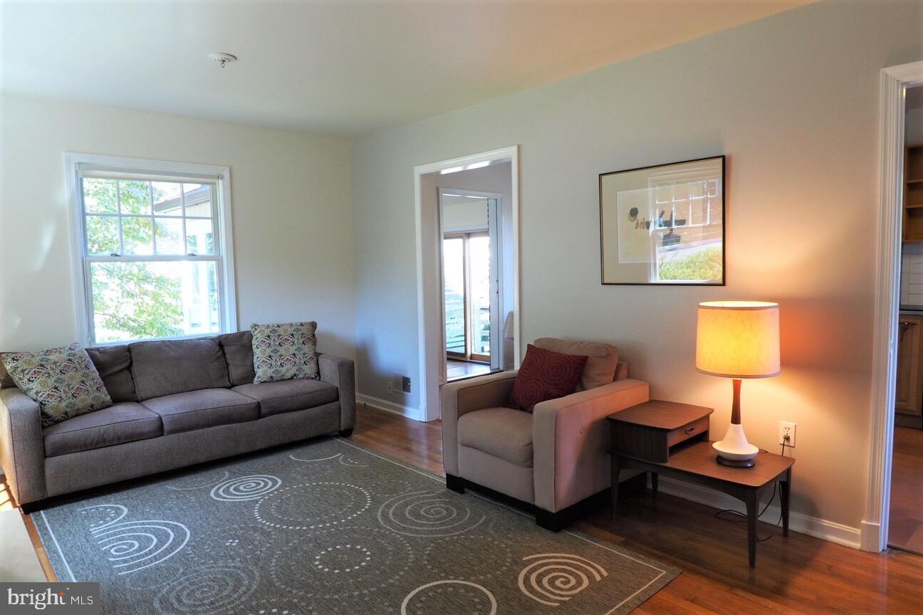 10701 Inwood Avenue Silver Spring, MD 20902 - Photo 4 of 25 Living Room
