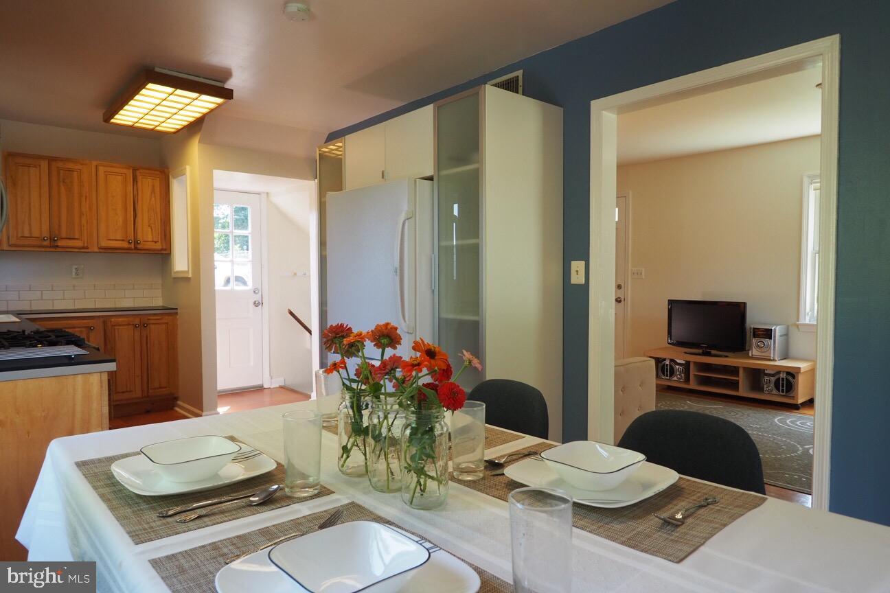 10701 Inwood Avenue Silver Spring, MD 20902 - Photo 7 of 25 Dining Area