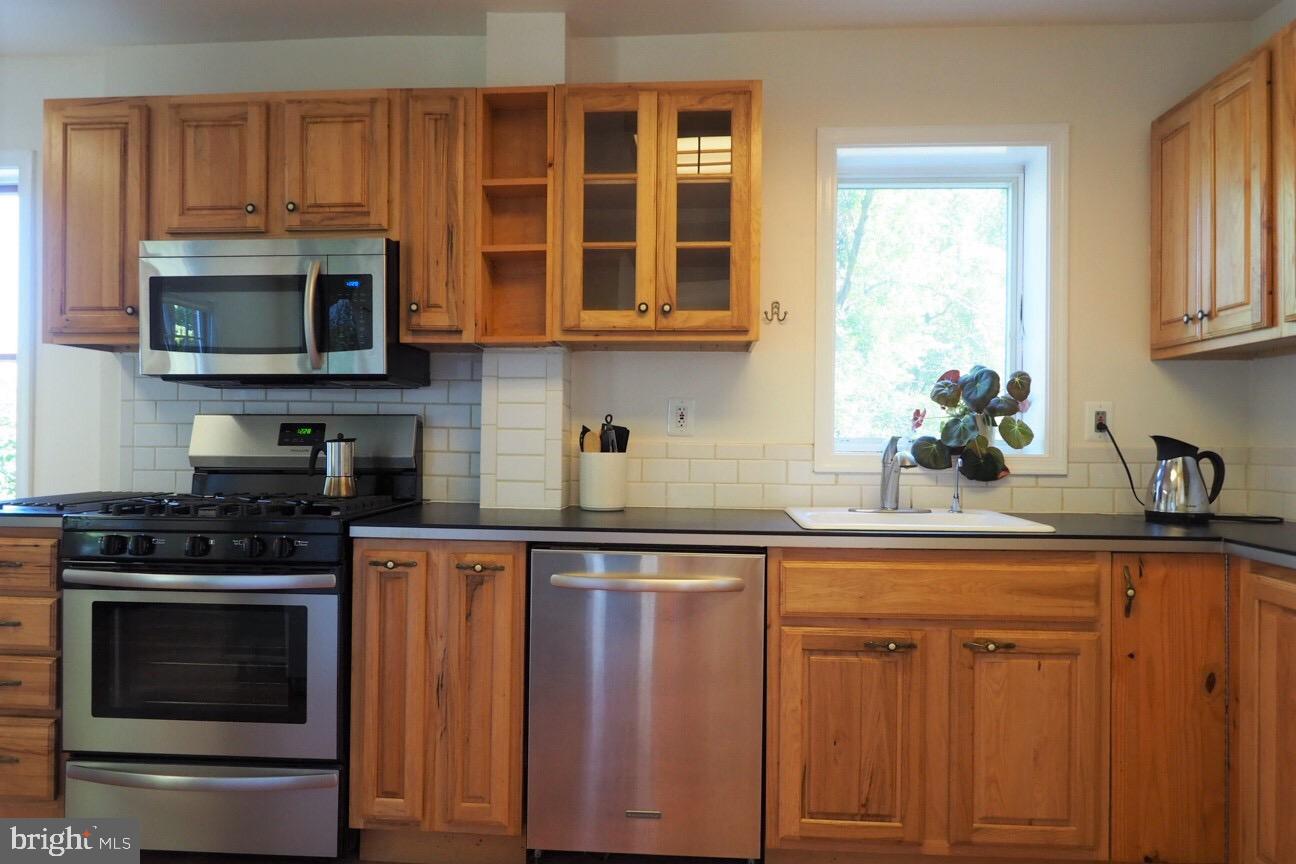10701 Inwood Avenue Silver Spring, MD 20902 - Photo 9 of 25 Kitchen