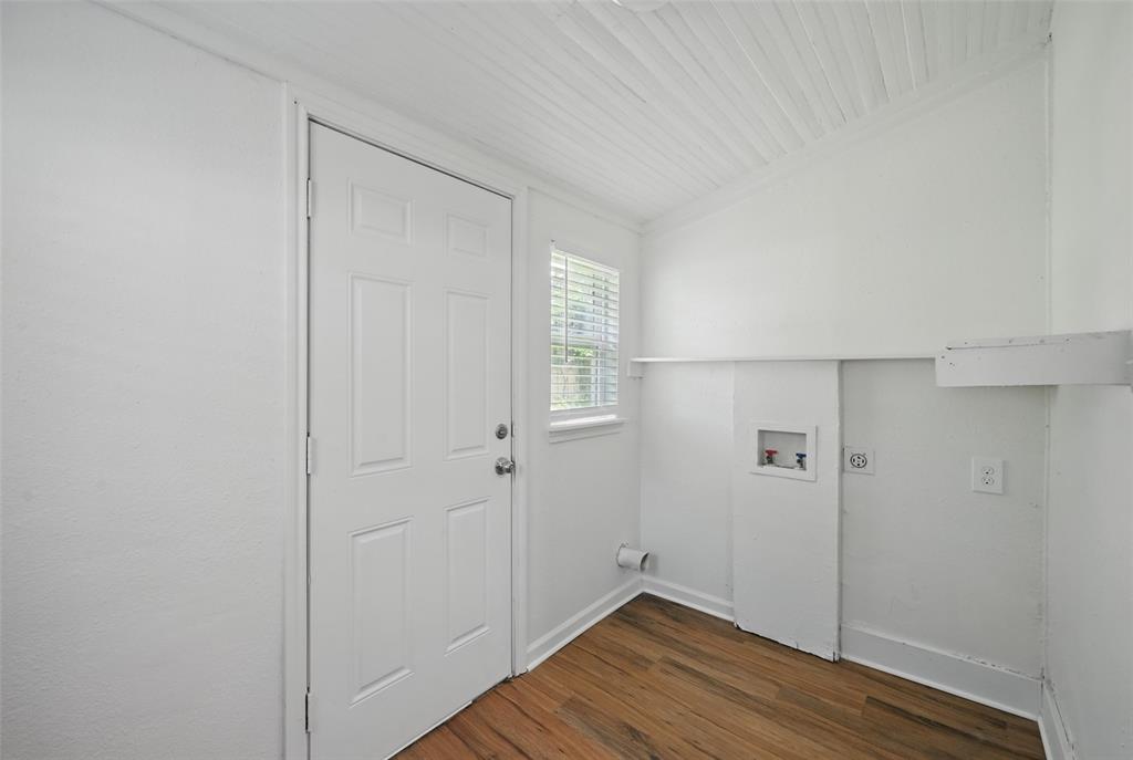 210 North 5th Avenue Denison, TX 75021 - Photo 11 of 20 a view of small space with wooden floor