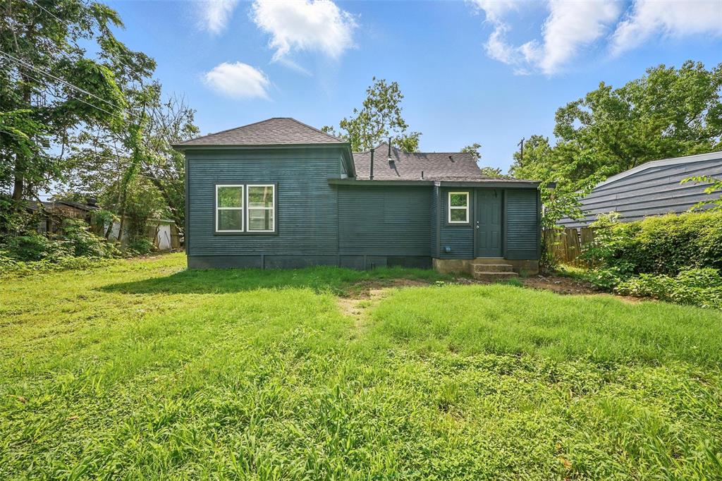 210 North 5th Avenue Denison, TX 75021 - Photo 18 of 20 a view of a house with a yard