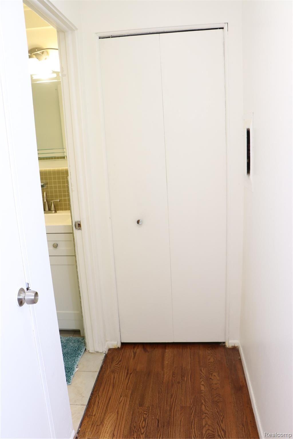 25541 Lahser Road, Unit A11 Southfield, MI 48033 - Photo 11 of 23 Linen closet
