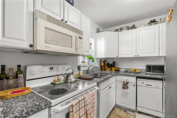 $119,888 | 1943 Southwest Palm City Road, Unit 22D, Stuart, FL 34994