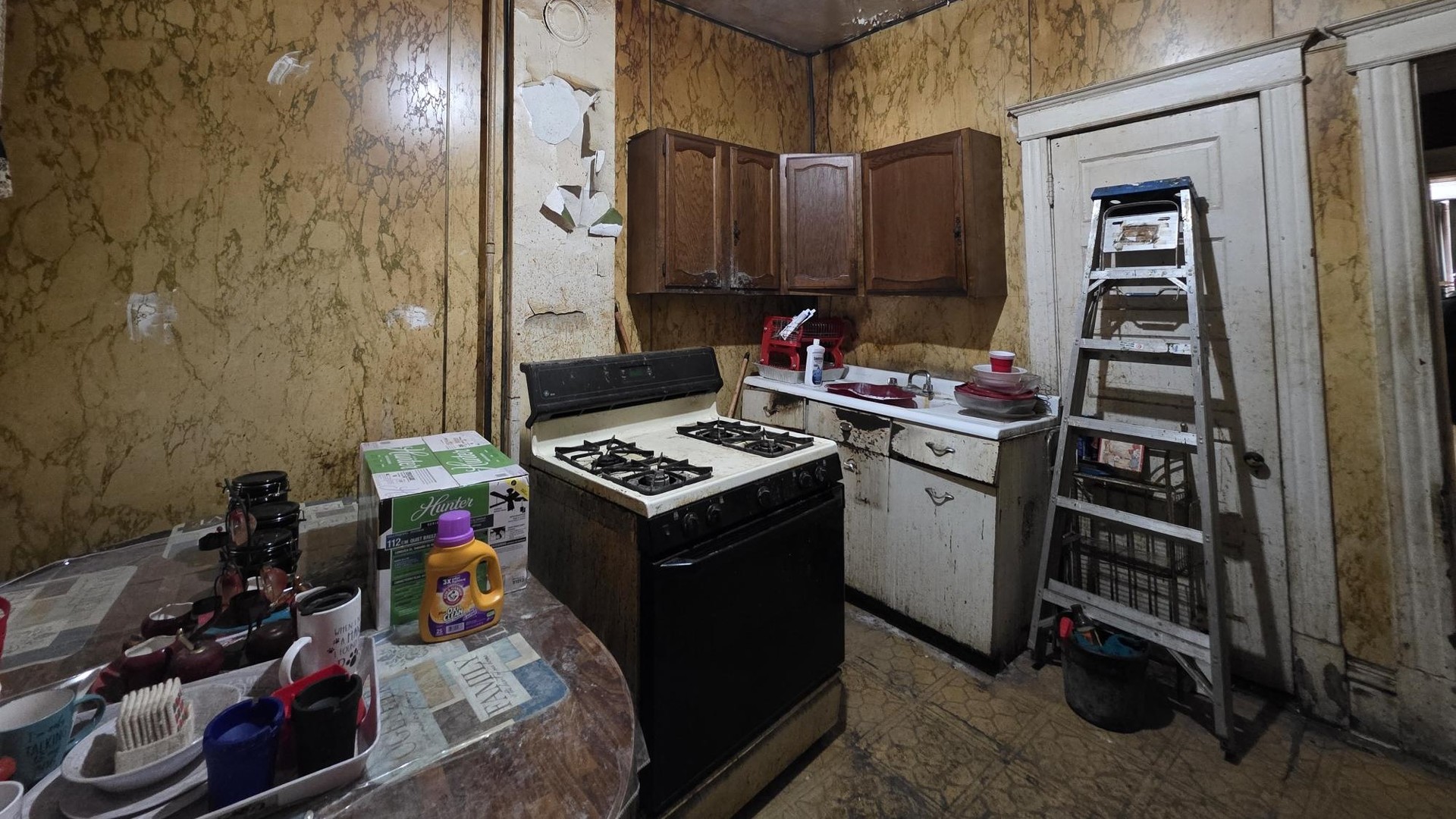 3902 West Fillmore Street Chicago, IL 60624 - Photo 6 of 18 a room with storage and utility