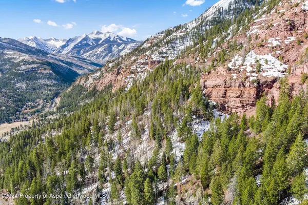 a view of a houses with a yard