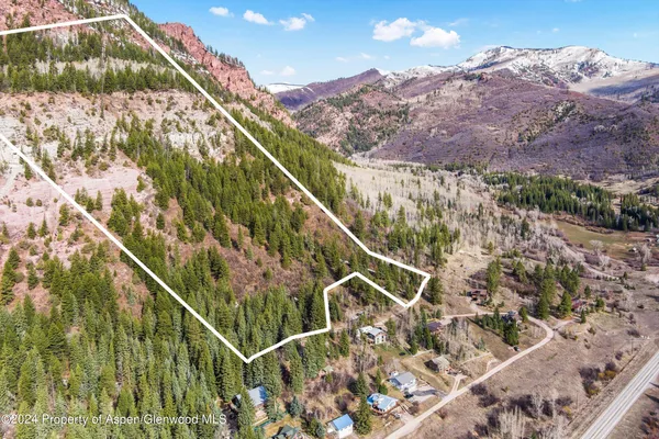 a view of an outdoor space