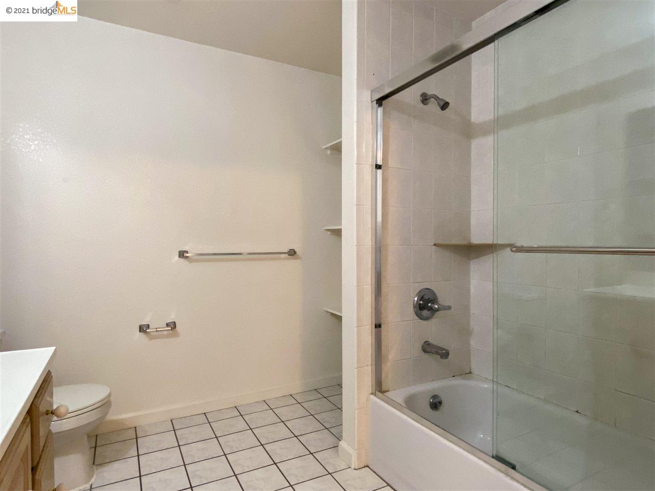 485 8th Street, Unit 301 Oakland, CA 94607 - Photo 4 of 13