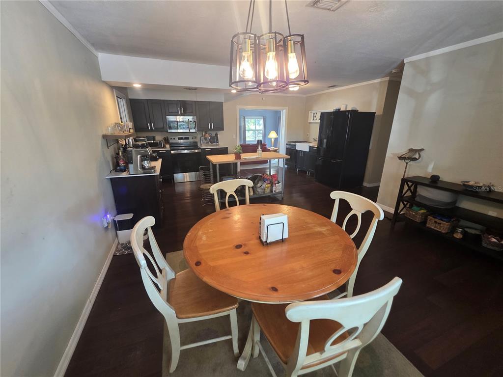 1015 Rhodes Avenue Sarasota, FL 34237 - Photo 4 of 17