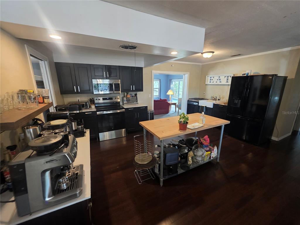 1015 Rhodes Avenue Sarasota, FL 34237 - Photo 5 of 17