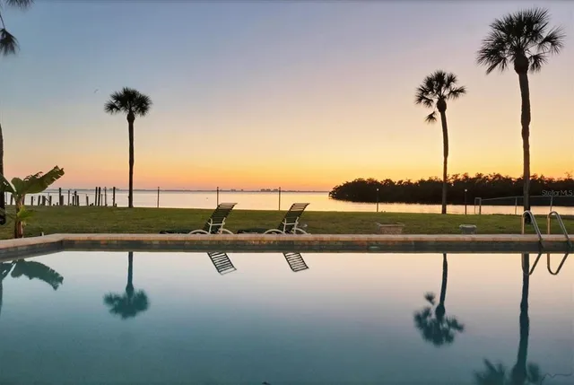 $2,000,000 | 7318 Westmoreland Drive, Sarasota, FL 34243