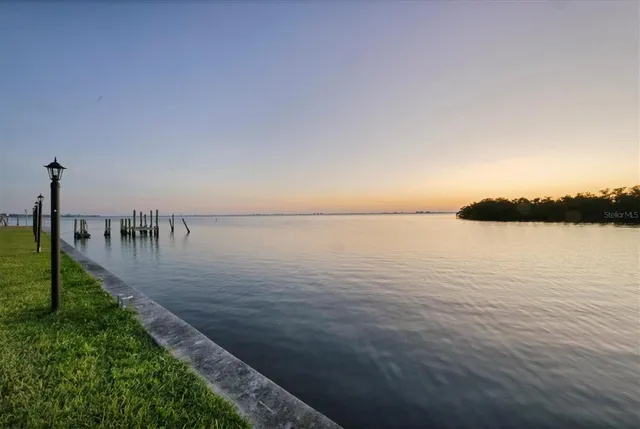 $2,000,000 | 7318 Westmoreland Drive, Sarasota, FL 34243